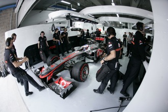 'Delhi belly' strikes McLaren team members
