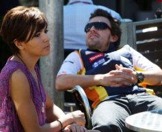Alonso announces split with singer wife