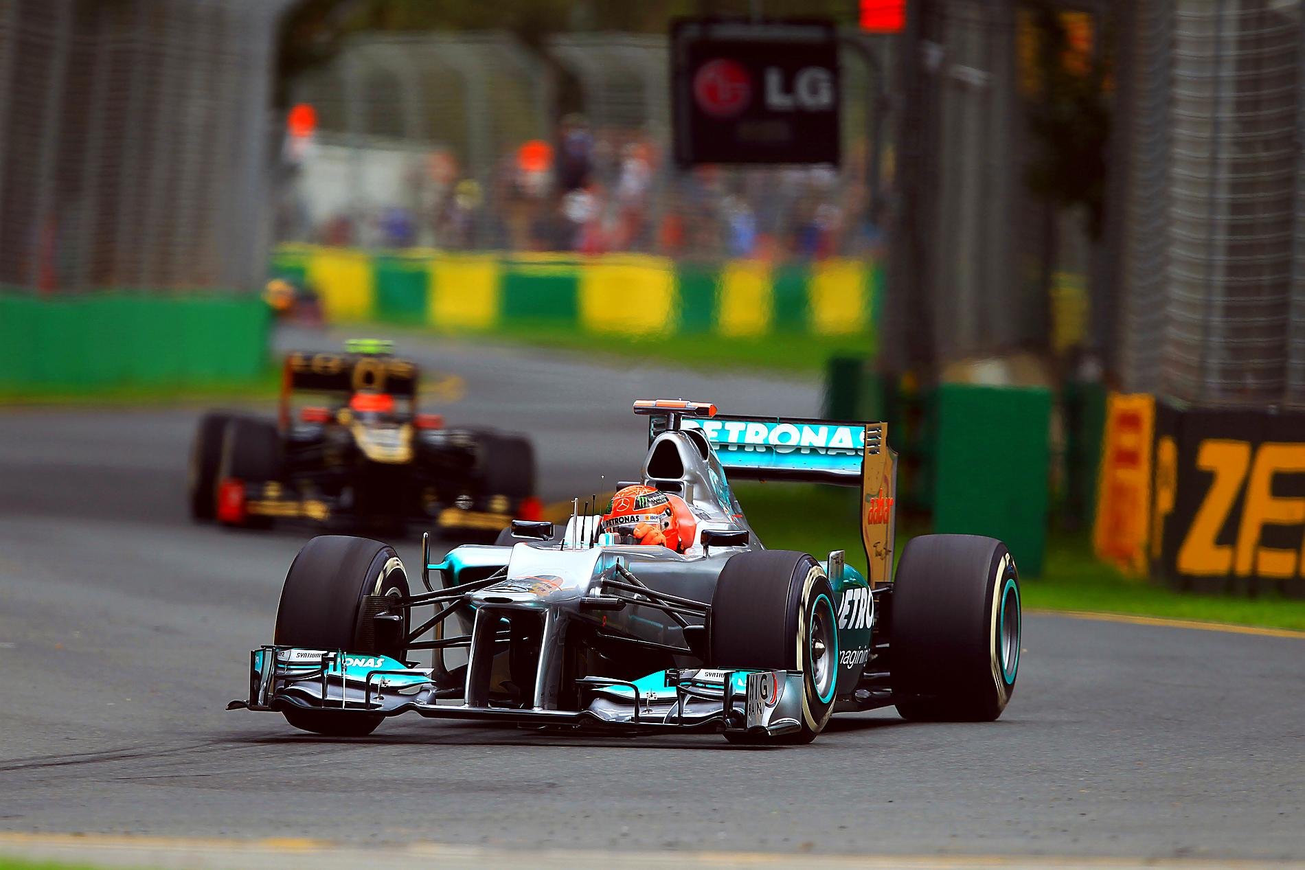 Schumacher fastest for Mercedes in FP2