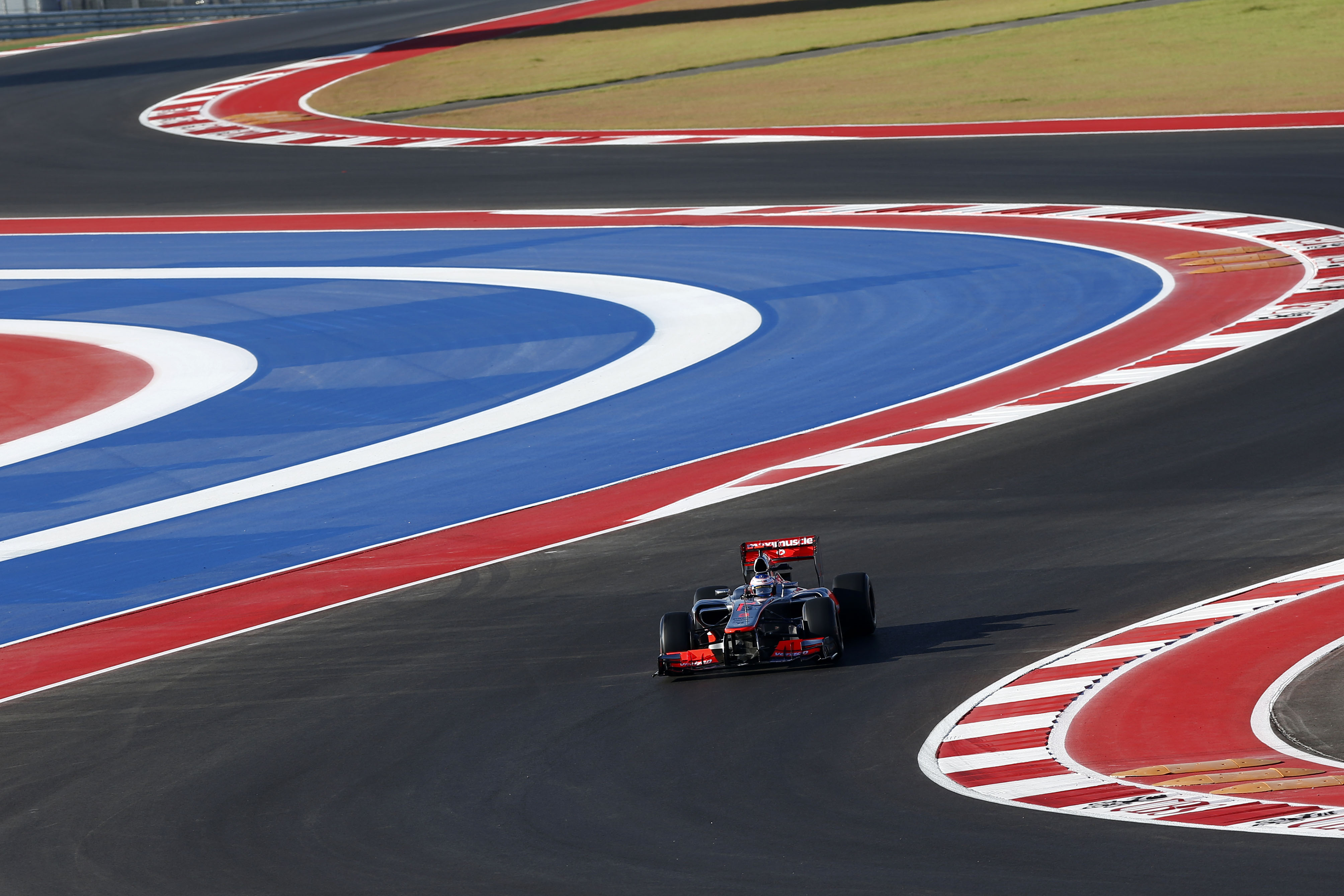 Hamilton thinks COTA is a real drivers' circuit