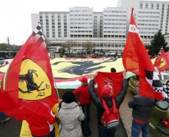 Schumacher's family 'moved to tears' by overwhelming support