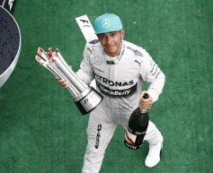 Hamilton dominates Malaysian Grand Prix