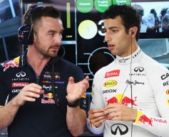 Ricciardo looking to close deficit to Vettel