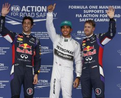 Hamilton claims pole for Chinese Grand Prix
