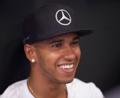 Hamilton beats Rosberg in first practice