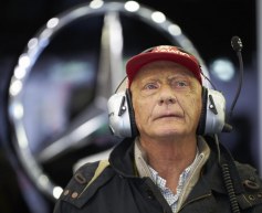 Lauda: Second lap contact 'unacceptable'