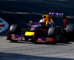 Vettel eyeing scrap with Ferrari