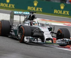 Hamilton quickest, gearbox problems halt Rosberg