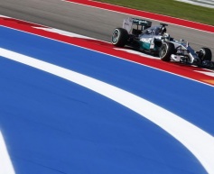 Leader Hamilton shrugs off hydraulics problem