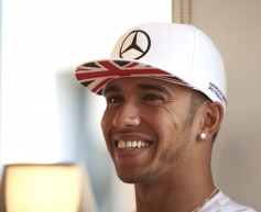 Hamilton edges Rosberg in first session