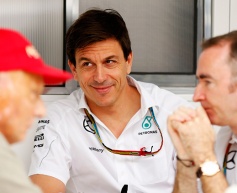 Renault not aiming to going back to V8 admits Wolff