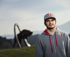 Sainz Jr to race for Toro Rosso in 2015