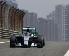 Rosberg accuses Hamilton of compromising race