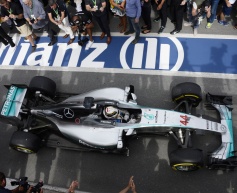 Wolff praises Mercedes performance