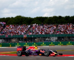 Ricciardo, Sainz halted by suspected electrical problem