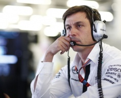 Wolff urges Mercedes to stay focused