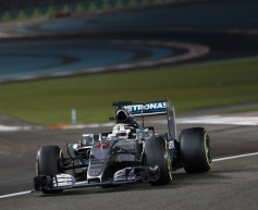 Hamilton lauds Mercedes' 2015 efforts