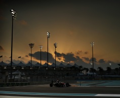 Alonso rues 'cruel luck' after Q1 puncture