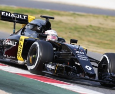 Magnussen pleased with Renault baseline