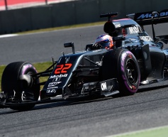 McLaren yet to run full 2016 specification