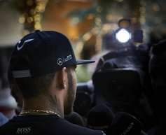 Hamilton gets China gearbox penalty