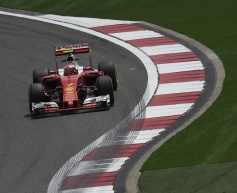 Räikkönen moves ahead in second session
