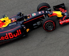 Kvyat apologises for first lap Vettel clash