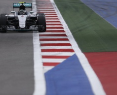 Rosberg not changing 'race by race' approach