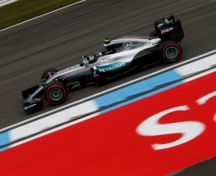 Rosberg stays ahead in second session
