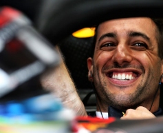 Ricciardo joins Renault for two seasons